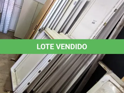 LOTE 033 - 01 LOTE COM PORTA EM MADEIRA PEQUENA (NO ESTADO)