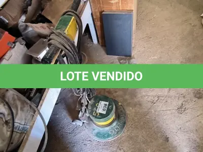 LOTE 038 - 01 ENCERADEIRA MARCA BANDEIRANTE (NO ESTADO)