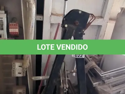 LOTE 022 - 01 CADEIRINHA PARA OBRA ,01 ROÇADEIRA E 01 CAIXA COM PARAFUSOS (NO ESTADO)