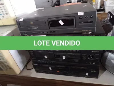 LOTE 081 - 01 AM/FM STÉREO TUNER, 02 CASSETE DECK E 01 COMPACT DISC PLAYER MARCAS E MODELOS DIVERSOS. (NO ESTADO) ATENÇÃO! FAZER A VISITAÇÃO ANTES DE ARREMATAR, NÃO SABEMOS SE FUNCIONA. LEILÃO NÃO TEM GARANTIA E NEM DEVOLUÇÃO, SUJEITO A POSSÍVEIS AVARIAS VISÍVEIS/OCULTAS E/OU AUSÊNCIA DE COMPONENTES.