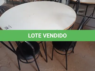 LOTE 175 - 01 MESA DE FERRO COM BASE DOBRÁVEL, TAMPO EM MADEIRA E 06 CADEIRAS DE FERRO COM ASSENTO ALMOFADADO. (NO ESTADO) ATENÇÃO! FAZER A VISITAÇÃO ANTES DE ARREMATAR, NÃO SABEMOS SE FUNCIONA. LEILÃO NÃO TEM GARANTIA E NEM DEVOLUÇÃO, SUJEITO A POSSÍVEIS AVARIAS VISÍVEIS/OCULTAS E/OU AUSÊNCIA DE COMPONENTES.