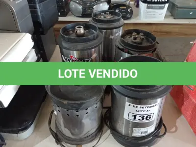 LOTE 136 - 05 BASES DE LIQUIDIFICADOR INDUSTRIAL MARCAS E MODELOS DIVERSOS. (NO ESTADO) ATENÇÃO! FAZER A VISITAÇÃO ANTES DE ARREMATAR, NÃO SABEMOS SE FUNCIONA. LEILÃO NÃO TEM GARANTIA E NEM DEVOLUÇÃO, SUJEITO A POSSÍVEIS AVARIAS VISÍVEIS/OCULTAS E/OU AUSÊNCIA DE COMPONENTES.