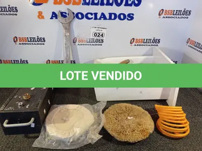 LOTE 024 - 01 LOTE COM FERRAMENTAS DIVERSAS. (NO ESTADO) ATENÇÃO! FAZER A VISITAÇÃO ANTES DE ARREMATAR, NÃO SABEMOS SE FUNCIONA. LEILÃO NÃO TEM GARANTIA E NEM DEVOLUÇÃO, SUJEITO A POSSÍVEIS AVARIAS VISÍVEIS/OCULTAS E/OU AUSÊNCIA DE COMPONENTES.