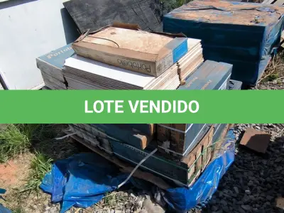 LOTE 329 - 01 LOTE COM REVESTIMENTO 30CM X 60CM GLASS WHITER (NO ESTADO)