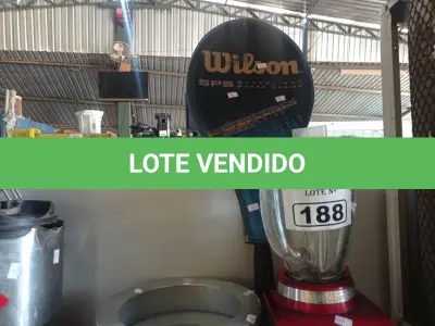 LOTE 188 - 01 LIQUIDIFICADOR OSTER, 02 LUMINÁRIAS DE EMBUTIR E 01 RAQUETE DE TÊNIS. (NO ESTADO) ATENÇÃO! FAZER A VISITAÇÃO ANTES DE ARREMATAR, NÃO SABEMOS SE FUNCIONA. LEILÃO NÃO TEM GARANTIA E NEM DEVOLUÇÃO, SUJEITO A POSSÍVEIS AVARIAS VISÍVEIS/OCULTAS E/OU AUSÊNCIA DE COMPONENTES.