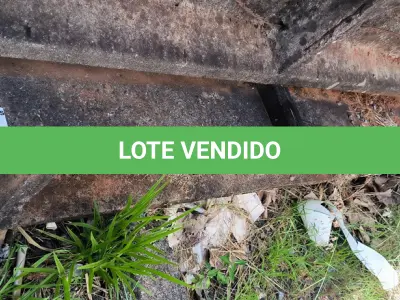 LOTE 290 - 01 POSTE QUADRADO EM CONCRETO (NO ESTADO)