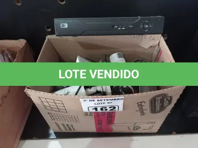 LOTE 162 - 01 DVR E VÁRIAS CÂMERAS DE SEGURANÇA. (NO ESTADO) ATENÇÃO! FAZER A VISITAÇÃO ANTES DE ARREMATAR, NÃO SABEMOS SE FUNCIONA. LEILÃO NÃO TEM GARANTIA E NEM DEVOLUÇÃO, SUJEITO A POSSÍVEIS AVARIAS VISÍVEIS/OCULTAS E/OU AUSÊNCIA DE COMPONENTES.