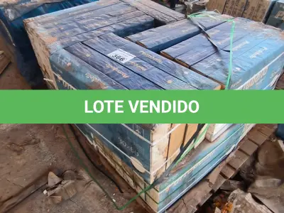 LOTE 366 - 01 LOTE COM REVESTIMENTOS 30CM X 60CM GLASS WHITER (NO ESTADO)