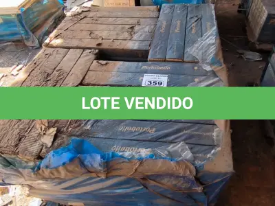 LOTE 359 - 01 LOTE COM REVESTIMENTOS 30CM X 60CM CETIM BIANCO (NO ESTADO)