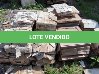 LOTE 345 - 01 LOTE COM PISOS E PATILHAS DIVERSAS TAMANHOS E CORES (NO ESTADO)