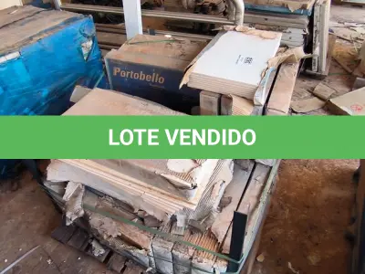 LOTE 362 - 01 LOTE COM REVESTIMENTOS 30CM X 60CM CETIM BIANCO (NO ESTADO)