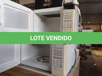 LOTE 105 - 03 MICRO-ONDAS MARCAS E MODELOS DIVERSOS. (NO ESTADO) ATENÇÃO! FAZER A VISITAÇÃO ANTES DE ARREMATAR, NÃO SABEMOS SE FUNCIONA. LEILÃO NÃO TEM GARANTIA E NEM DEVOLUÇÃO, SUJEITO A POSSÍVEIS AVARIAS VISÍVEIS/OCULTAS E/OU AUSÊNCIA DE COMPONENTES.