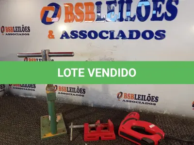 LOTE 028 - 01 GRAMPEADOR, 01 MORSA PEQUENA E 01 PRENSA. (NO ESTADO) ATENÇÃO! FAZER A VISITAÇÃO ANTES DE ARREMATAR, NÃO SABEMOS SE FUNCIONA. LEILÃO NÃO TEM GARANTIA E NEM DEVOLUÇÃO, SUJEITO A POSSÍVEIS AVARIAS VISÍVEIS/OCULTAS E/OU AUSÊNCIA DE COMPONENTES.