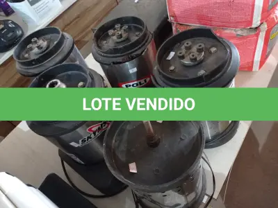 LOTE 136 - 05 BASES DE LIQUIDIFICADOR INDUSTRIAL MARCAS E MODELOS DIVERSOS. (NO ESTADO) ATENÇÃO! FAZER A VISITAÇÃO ANTES DE ARREMATAR, NÃO SABEMOS SE FUNCIONA. LEILÃO NÃO TEM GARANTIA E NEM DEVOLUÇÃO, SUJEITO A POSSÍVEIS AVARIAS VISÍVEIS/OCULTAS E/OU AUSÊNCIA DE COMPONENTES.