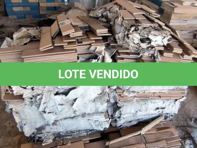 LOTE 369 - 01 LOTE COM PASTILHAS MARRONS CLARO (NO ESTADO)
