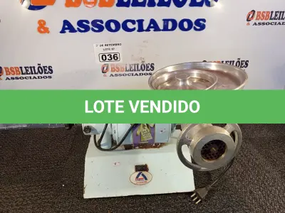 LOTE 036 - 01 MOEDOR DE CARNE MARCA ARBEL. (NO ESTADO) ATENÇÃO! FAZER A VISITAÇÃO ANTES DE ARREMATAR, NÃO SABEMOS SE FUNCIONA. LEILÃO NÃO TEM GARANTIA E NEM DEVOLUÇÃO, SUJEITO A POSSÍVEIS AVARIAS VISÍVEIS/OCULTAS E/OU AUSÊNCIA DE COMPONENTES.