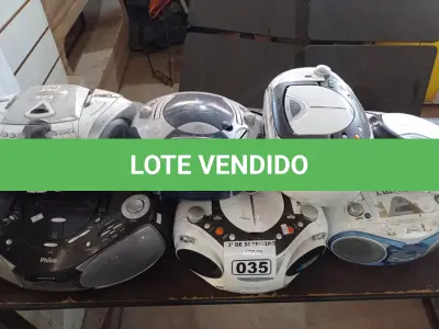 LOTE 035 - 10 APARELHOS DE SOM MARCAS E MODELOS DIVERSOS COM AVARIAS. (NO ESTADO) ATENÇÃO! FAZER A VISITAÇÃO ANTES DE ARREMATAR, NÃO SABEMOS SE FUNCIONA. LEILÃO NÃO TEM GARANTIA E NEM DEVOLUÇÃO, SUJEITO A POSSÍVEIS AVARIAS VISÍVEIS/OCULTAS E/OU AUSÊNCIA DE COMPONENTES.