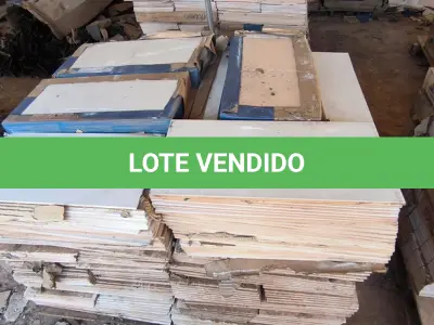 LOTE 365 - 01 LOTE COM REVESTIMENTOS 30CM X 60CM BIANCO (NO ESTADO)