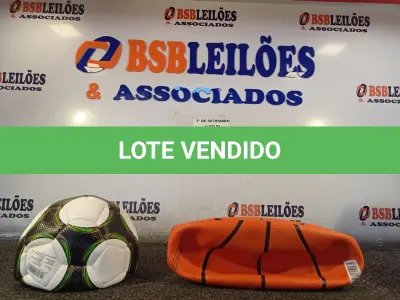 LOTE 025 - 01 BOLA DE BASQUETE E 01 BOLA DE FUTEBOL. (NO ESTADO) ATENÇÃO! FAZER A VISITAÇÃO ANTES DE ARREMATAR, NÃO SABEMOS SE FUNCIONA. LEILÃO NÃO TEM GARANTIA E NEM DEVOLUÇÃO, SUJEITO A POSSÍVEIS AVARIAS VISÍVEIS/OCULTAS E/OU AUSÊNCIA DE COMPONENTES.