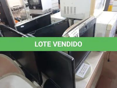 LOTE 104 - 05 MONITORES MARCAS E MODELOS DIVERSOS. (NO ESTADO) ATENÇÃO! FAZER A VISITAÇÃO ANTES DE ARREMATAR, NÃO SABEMOS SE FUNCIONA. LEILÃO NÃO TEM GARANTIA E NEM DEVOLUÇÃO, SUJEITO A POSSÍVEIS AVARIAS VISÍVEIS/OCULTAS E/OU AUSÊNCIA DE COMPONENTES.