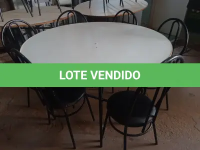 LOTE 175 - 01 MESA DE FERRO COM BASE DOBRÁVEL, TAMPO EM MADEIRA E 06 CADEIRAS DE FERRO COM ASSENTO ALMOFADADO. (NO ESTADO) ATENÇÃO! FAZER A VISITAÇÃO ANTES DE ARREMATAR, NÃO SABEMOS SE FUNCIONA. LEILÃO NÃO TEM GARANTIA E NEM DEVOLUÇÃO, SUJEITO A POSSÍVEIS AVARIAS VISÍVEIS/OCULTAS E/OU AUSÊNCIA DE COMPONENTES.