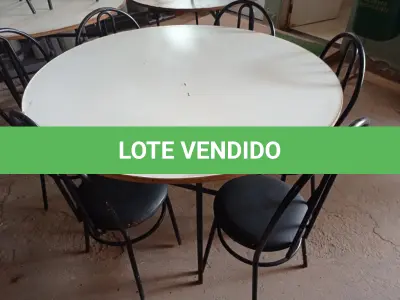LOTE 155 - 01 MESA DE FERRO COM BASE DOBRÁVEL, TAMPO EM MADEIRA E 06 CADEIRAS DE FERRO COM ASSENTO ALMOFADADO. (NO ESTADO) ATENÇÃO! FAZER A VISITAÇÃO ANTES DE ARREMATAR, NÃO SABEMOS SE FUNCIONA. LEILÃO NÃO TEM GARANTIA E NEM DEVOLUÇÃO, SUJEITO A POSSÍVEIS AVARIAS VISÍVEIS/OCULTAS E/OU AUSÊNCIA DE COMPONENTES.
