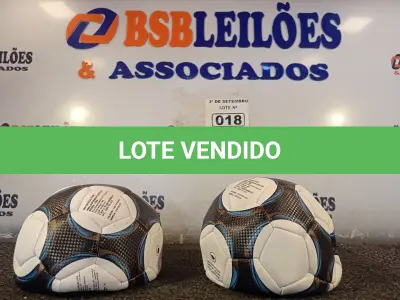 LOTE 018 - 02 BOLAS DE FUTEBOL. (NO ESTADO) ATENÇÃO! FAZER A VISITAÇÃO ANTES DE ARREMATAR, NÃO SABEMOS SE FUNCIONA. LEILÃO NÃO TEM GARANTIA E NEM DEVOLUÇÃO, SUJEITO A POSSÍVEIS AVARIAS VISÍVEIS/OCULTAS E/OU AUSÊNCIA DE COMPONENTES.