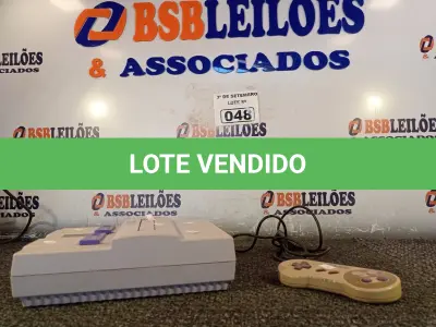 LOTE 048 - 01 VIDEOGAME SUPER NINTENDO. (NO ESTADO) ATENÇÃO! FAZER A VISITAÇÃO ANTES DE ARREMATAR, NÃO SABEMOS SE FUNCIONA. LEILÃO NÃO TEM GARANTIA E NEM DEVOLUÇÃO, SUJEITO A POSSÍVEIS AVARIAS VISÍVEIS/OCULTAS E/OU AUSÊNCIA DE COMPONENTES.