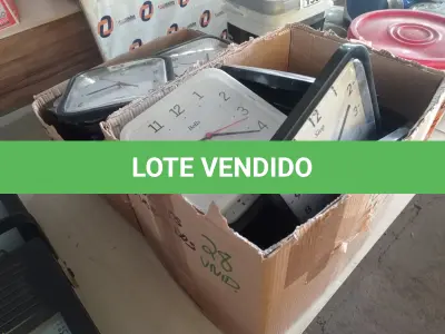 LOTE 151 - 01 LOTE COM VÁRIOS RELÓGIOS DE PAREDE MARCAS E MODELOS DIVERSOS. (NO ESTADO) ATENÇÃO! FAZER A VISITAÇÃO ANTES DE ARREMATAR, NÃO SABEMOS SE FUNCIONA. LEILÃO NÃO TEM GARANTIA E NEM DEVOLUÇÃO, SUJEITO A POSSÍVEIS AVARIAS VISÍVEIS/OCULTAS E/OU AUSÊNCIA DE COMPONENTES.
