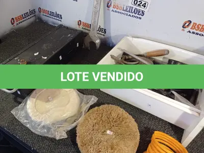 LOTE 024 - 01 LOTE COM FERRAMENTAS DIVERSAS. (NO ESTADO) ATENÇÃO! FAZER A VISITAÇÃO ANTES DE ARREMATAR, NÃO SABEMOS SE FUNCIONA. LEILÃO NÃO TEM GARANTIA E NEM DEVOLUÇÃO, SUJEITO A POSSÍVEIS AVARIAS VISÍVEIS/OCULTAS E/OU AUSÊNCIA DE COMPONENTES.