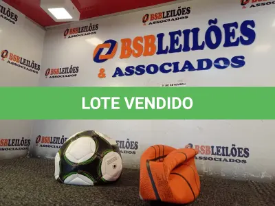 LOTE 025 - 01 BOLA DE BASQUETE E 01 BOLA DE FUTEBOL. (NO ESTADO) ATENÇÃO! FAZER A VISITAÇÃO ANTES DE ARREMATAR, NÃO SABEMOS SE FUNCIONA. LEILÃO NÃO TEM GARANTIA E NEM DEVOLUÇÃO, SUJEITO A POSSÍVEIS AVARIAS VISÍVEIS/OCULTAS E/OU AUSÊNCIA DE COMPONENTES.