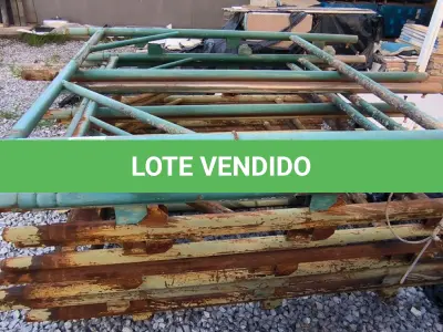 LOTE 284 - 01 LOTE COM GRADES EM FERRO NA COR VERDE (NO ESTADO)
