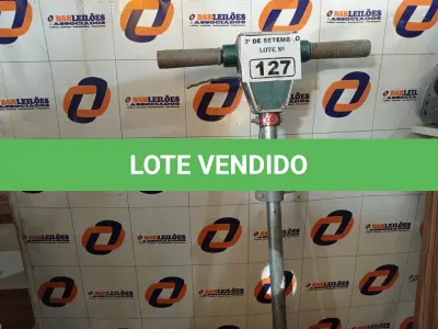 LOTE 127 - 01 ENCERADEIRA INDUSTRIAL MARCA CLEANER. (NO ESTADO) ATENÇÃO! FAZER A VISITAÇÃO ANTES DE ARREMATAR, NÃO SABEMOS SE FUNCIONA. LEILÃO NÃO TEM GARANTIA E NEM DEVOLUÇÃO, SUJEITO A POSSÍVEIS AVARIAS VISÍVEIS/OCULTAS E/OU AUSÊNCIA DE COMPONENTES.