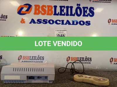 LOTE 048 - 01 VIDEOGAME SUPER NINTENDO. (NO ESTADO) ATENÇÃO! FAZER A VISITAÇÃO ANTES DE ARREMATAR, NÃO SABEMOS SE FUNCIONA. LEILÃO NÃO TEM GARANTIA E NEM DEVOLUÇÃO, SUJEITO A POSSÍVEIS AVARIAS VISÍVEIS/OCULTAS E/OU AUSÊNCIA DE COMPONENTES.