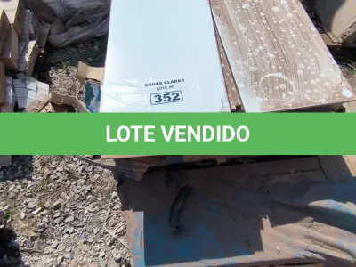 LOTE 352 - 01 LOTE COM PISOS 60CM X 60CM E REVESTIMENTOS 30CM X 60CM DIVERSOS (NO ESTADO)