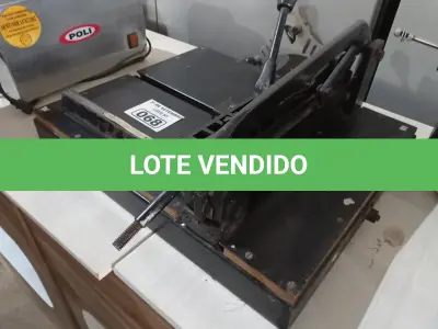 LOTE 068 - 01 GUILHOTINA DE MESA. (NO ESTADO) ATENÇÃO! FAZER A VISITAÇÃO ANTES DE ARREMATAR, NÃO SABEMOS SE FUNCIONA. LEILÃO NÃO TEM GARANTIA E NEM DEVOLUÇÃO, SUJEITO A POSSÍVEIS AVARIAS VISÍVEIS/OCULTAS E/OU AUSÊNCIA DE COMPONENTES.