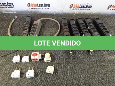 LOTE 046 - 01 LOTE COM VÁRIAS RÉGUAS E ADAPTADORES ELÉTRICOS MARCAS E MODELOS DIVERSOS. (NO ESTADO) ATENÇÃO! FAZER A VISITAÇÃO ANTES DE ARREMATAR, NÃO SABEMOS SE FUNCIONA. LEILÃO NÃO TEM GARANTIA E NEM DEVOLUÇÃO, SUJEITO A POSSÍVEIS AVARIAS VISÍVEIS/OCULTAS E/OU AUSÊNCIA DE COMPONENTES.