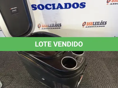 LOTE 042 - 01 GELADEIRA AUTOMOTIVA MARCA BLACK&DECKER. (NO ESTADO) ATENÇÃO! FAZER A VISITAÇÃO ANTES DE ARREMATAR, NÃO SABEMOS SE FUNCIONA. LEILÃO NÃO TEM GARANTIA E NEM DEVOLUÇÃO, SUJEITO A POSSÍVEIS AVARIAS VISÍVEIS/OCULTAS E/OU AUSÊNCIA DE COMPONENTES.