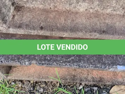 LOTE 290 - 01 POSTE QUADRADO EM CONCRETO (NO ESTADO)