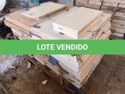 LOTE 371 - 01 LOTE COM REVESTIMENTOS 30CM X 60CM BIANCO (NO ESTADO)