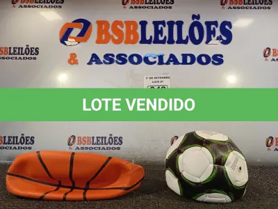 LOTE 049 - 01 BOLA DE BASQUETE E 01 BOLA DE FUTEBOL. (NO ESTADO) ATENÇÃO! FAZER A VISITAÇÃO ANTES DE ARREMATAR, NÃO SABEMOS SE FUNCIONA. LEILÃO NÃO TEM GARANTIA E NEM DEVOLUÇÃO, SUJEITO A POSSÍVEIS AVARIAS VISÍVEIS/OCULTAS E/OU AUSÊNCIA DE COMPONENTES.