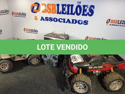 LOTE 051 - 02 CARRINHOS DE CONTROLE REMOTO E 01 CONTROLE FLYSKAY. (NO ESTADO) ATENÇÃO! FAZER A VISITAÇÃO ANTES DE ARREMATAR, NÃO SABEMOS SE FUNCIONA. LEILÃO NÃO TEM GARANTIA E NEM DEVOLUÇÃO, SUJEITO A POSSÍVEIS AVARIAS VISÍVEIS/OCULTAS E/OU AUSÊNCIA DE COMPONENTES.