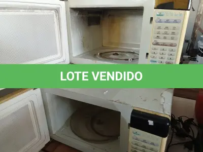 LOTE 079 - 03 MICRO-ONDAS MARCAS E MODELOS DIVERSOS. (NO ESTADO) ATENÇÃO! FAZER A VISITAÇÃO ANTES DE ARREMATAR, NÃO SABEMOS SE FUNCIONA. LEILÃO NÃO TEM GARANTIA E NEM DEVOLUÇÃO, SUJEITO A POSSÍVEIS AVARIAS VISÍVEIS/OCULTAS E/OU AUSÊNCIA DE COMPONENTES.