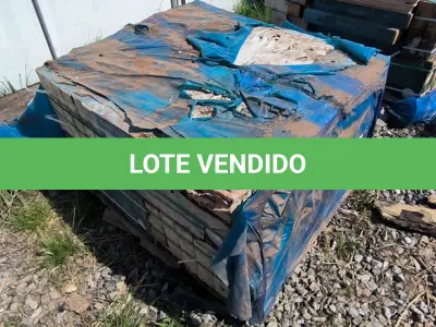 LOTE 328 - 01 LOTE COM REVESTIMENTO 30CM X 60CM GLASS WITER (NO ESTADO)