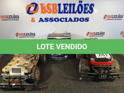 LOTE 051 - 02 CARRINHOS DE CONTROLE REMOTO E 01 CONTROLE FLYSKAY. (NO ESTADO) ATENÇÃO! FAZER A VISITAÇÃO ANTES DE ARREMATAR, NÃO SABEMOS SE FUNCIONA. LEILÃO NÃO TEM GARANTIA E NEM DEVOLUÇÃO, SUJEITO A POSSÍVEIS AVARIAS VISÍVEIS/OCULTAS E/OU AUSÊNCIA DE COMPONENTES.