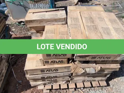 LOTE 349 - 01 LOTE COM PASTILHAS MARRONS CLARA (NO ESTADO)