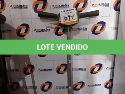 LOTE 077 - 01 ENCERADEIRA INDUSTRIAL MARCA BANDEIRANTE. (NO ESTADO) ATENÇÃO! FAZER A VISITAÇÃO ANTES DE ARREMATAR, NÃO SABEMOS SE FUNCIONA. LEILÃO NÃO TEM GARANTIA E NEM DEVOLUÇÃO, SUJEITO A POSSÍVEIS AVARIAS VISÍVEIS/OCULTAS E/OU AUSÊNCIA DE COMPONENTES.