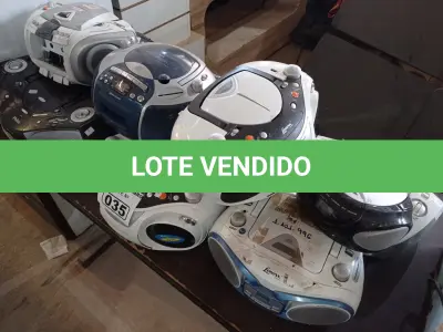 LOTE 035 - 10 APARELHOS DE SOM MARCAS E MODELOS DIVERSOS COM AVARIAS. (NO ESTADO) ATENÇÃO! FAZER A VISITAÇÃO ANTES DE ARREMATAR, NÃO SABEMOS SE FUNCIONA. LEILÃO NÃO TEM GARANTIA E NEM DEVOLUÇÃO, SUJEITO A POSSÍVEIS AVARIAS VISÍVEIS/OCULTAS E/OU AUSÊNCIA DE COMPONENTES.