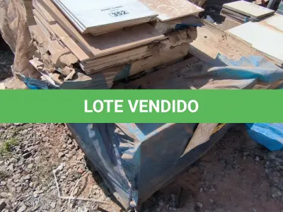 LOTE 352 - 01 LOTE COM PISOS 60CM X 60CM E REVESTIMENTOS 30CM X 60CM DIVERSOS (NO ESTADO)