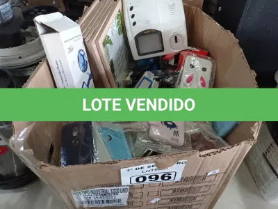 LOTE 096 - 01 LOTE COM VÁRIAS CAPINHAS PARA CELULAR E PERIFÉRICOS DIVERSOS. (NO ESTADO) ATENÇÃO! FAZER A VISITAÇÃO ANTES DE ARREMATAR, NÃO SABEMOS SE FUNCIONA. LEILÃO NÃO TEM GARANTIA E NEM DEVOLUÇÃO, SUJEITO A POSSÍVEIS AVARIAS VISÍVEIS/OCULTAS E/OU AUSÊNCIA DE COMPONENTES.